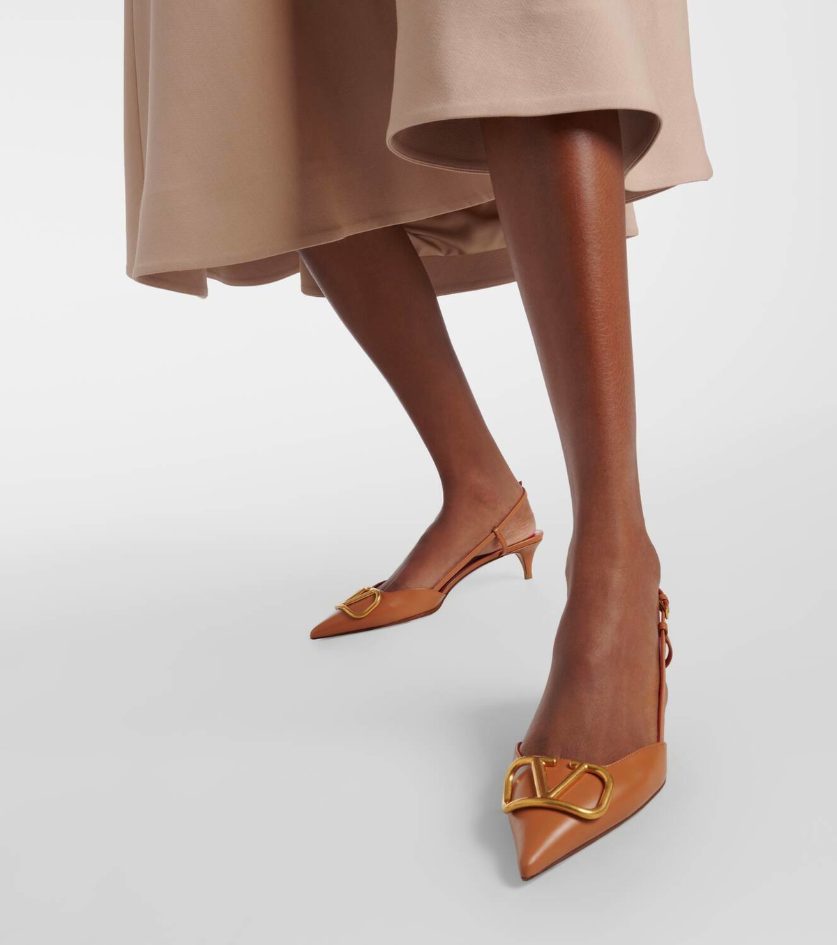 パンプス VALENTINO GARAVANI VLOGO SIGNATURE LEATHER SLINGBACK PUMPS Valentino Garavani VLogo Signature 40 leather slingback