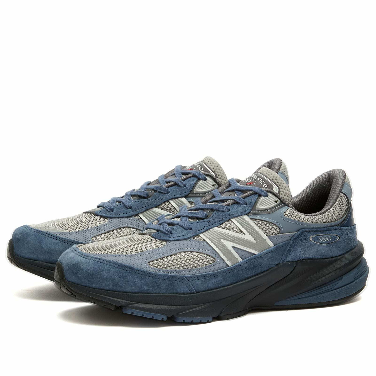 New Balance 990v6 Sneaker in Navy