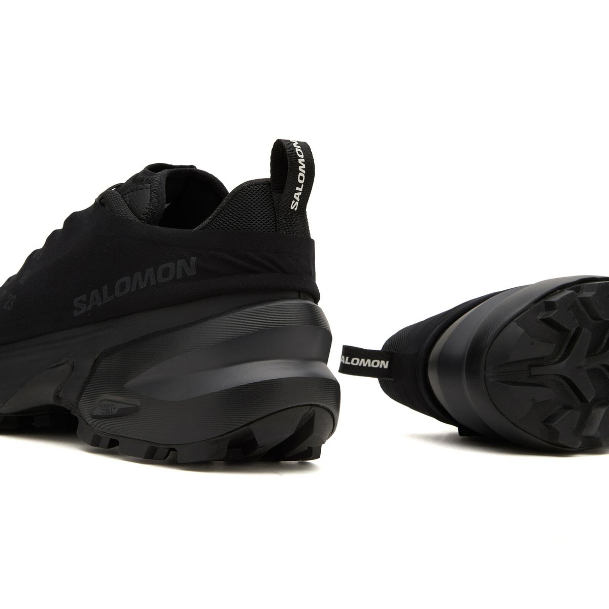 MM6 Maison Margiela Women's x Salomon Sneaker in Black/Asphalt