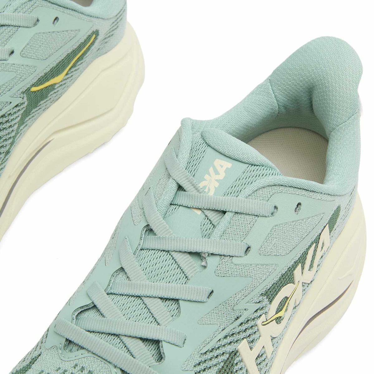 HOKA ONE ONE M Challenger 8 Sneaker in Jade/Truffle Salt