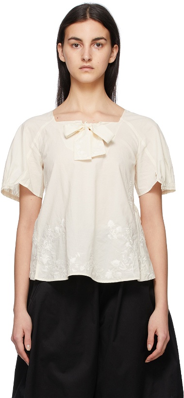 Photo: Renli Su Off-White Embroidered Bow T-Shirt