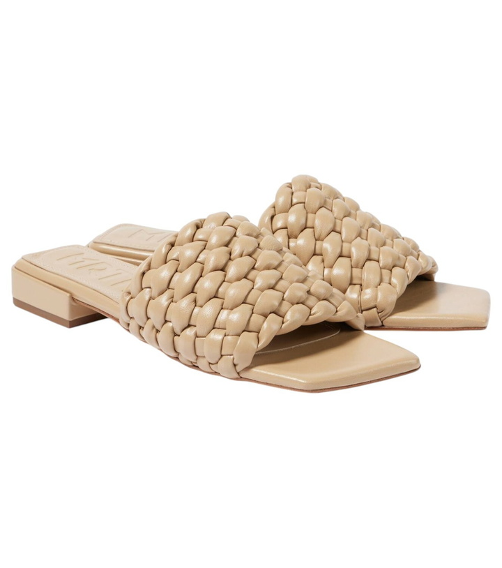 Photo: Souliers Martinez Aster woven leather slides