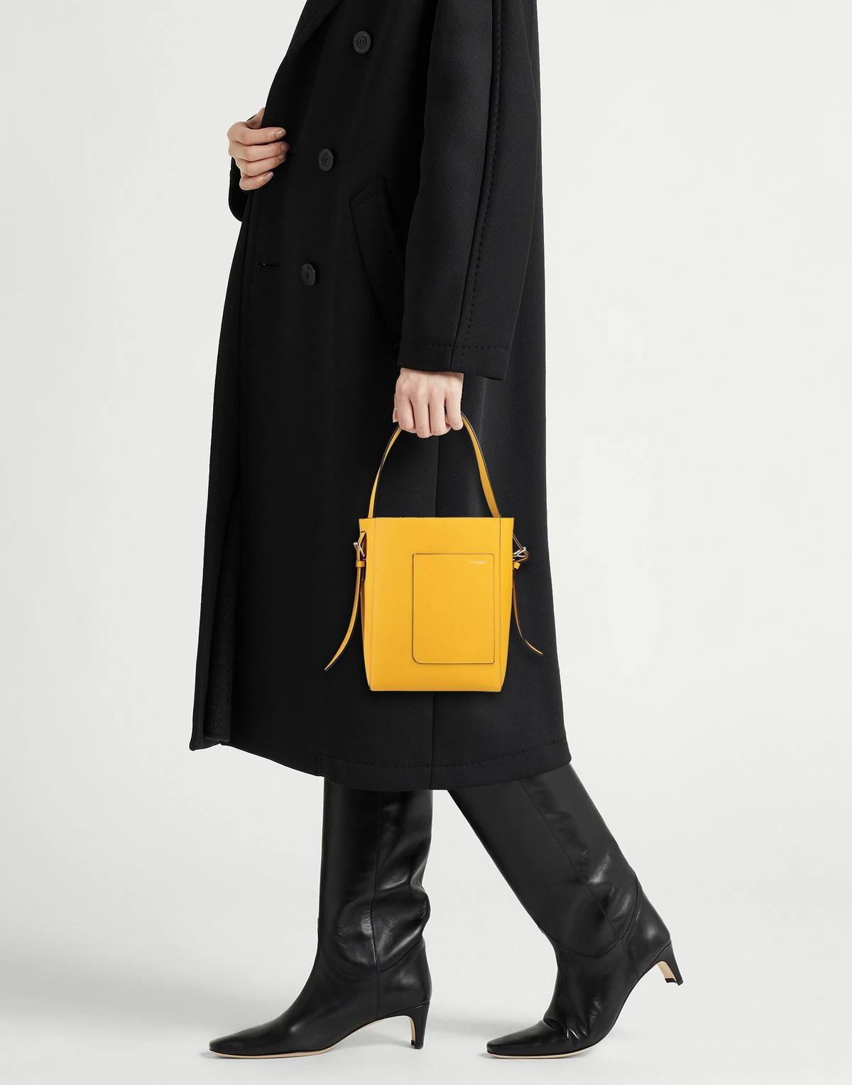 Valextra Borsa Secchiello Piccola Soft Womens Shoulder bag in Mandarin