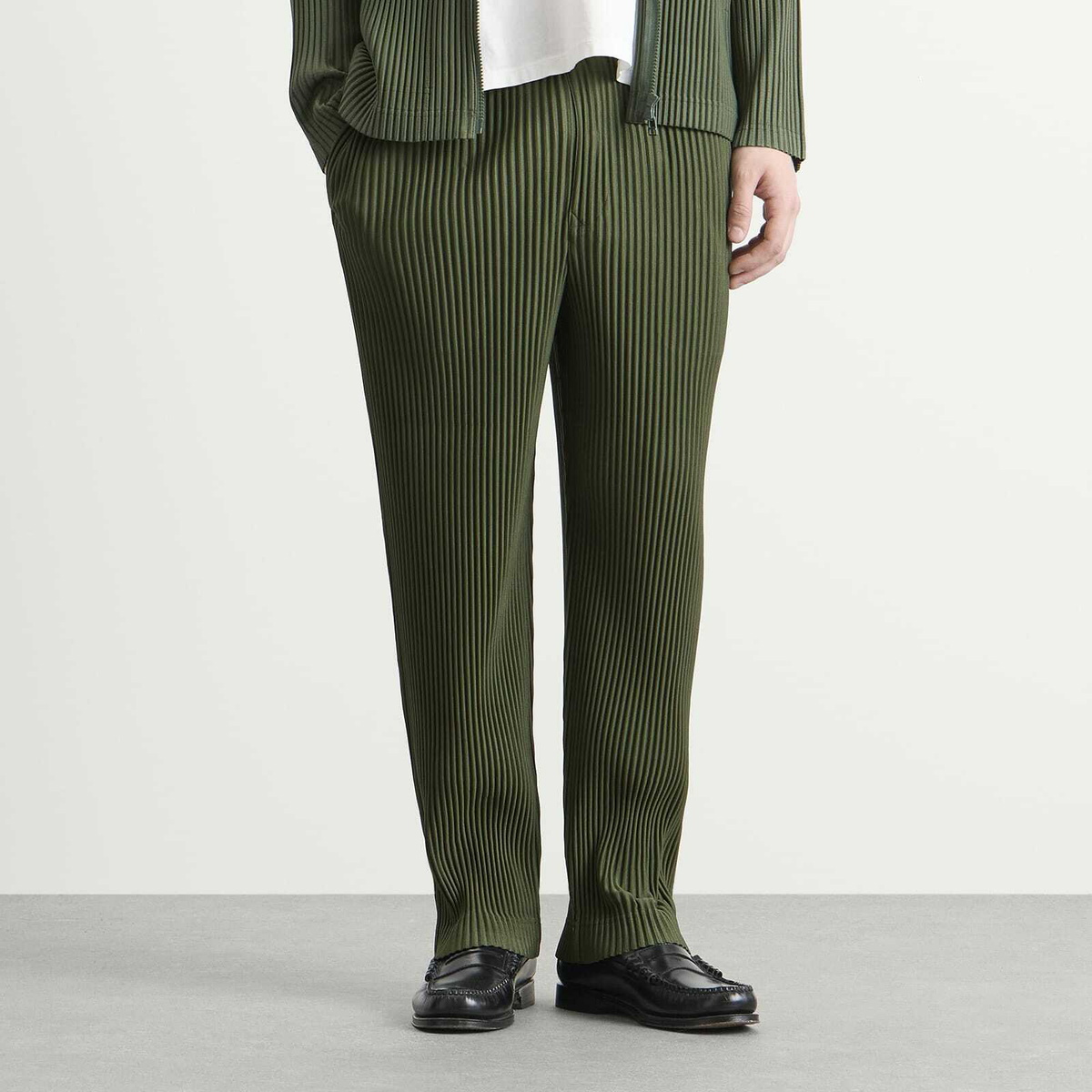 Homme Plissé Issey Miyake Men's Pleat Pant in Duomo Door Green