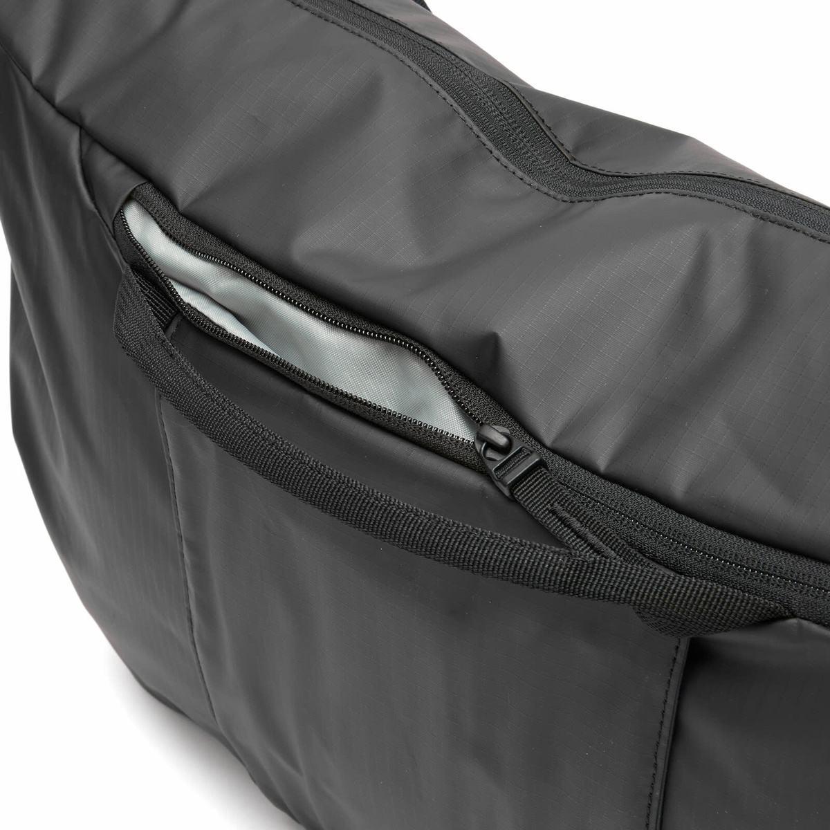 Db Journey Ramverk Pro Sling Bag - 24L in Black Out 
