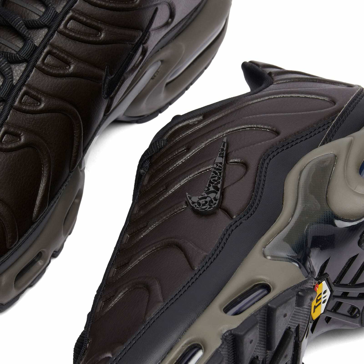 Nike Air Max Plus Prm Qs Sneaker in Black Tea/Petra Brown