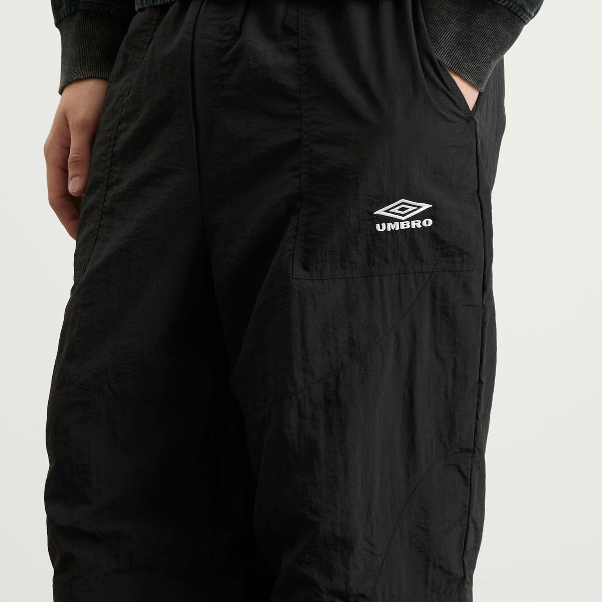 Umbro Men's Zip Off Loose Fit Pants in Black Umbro