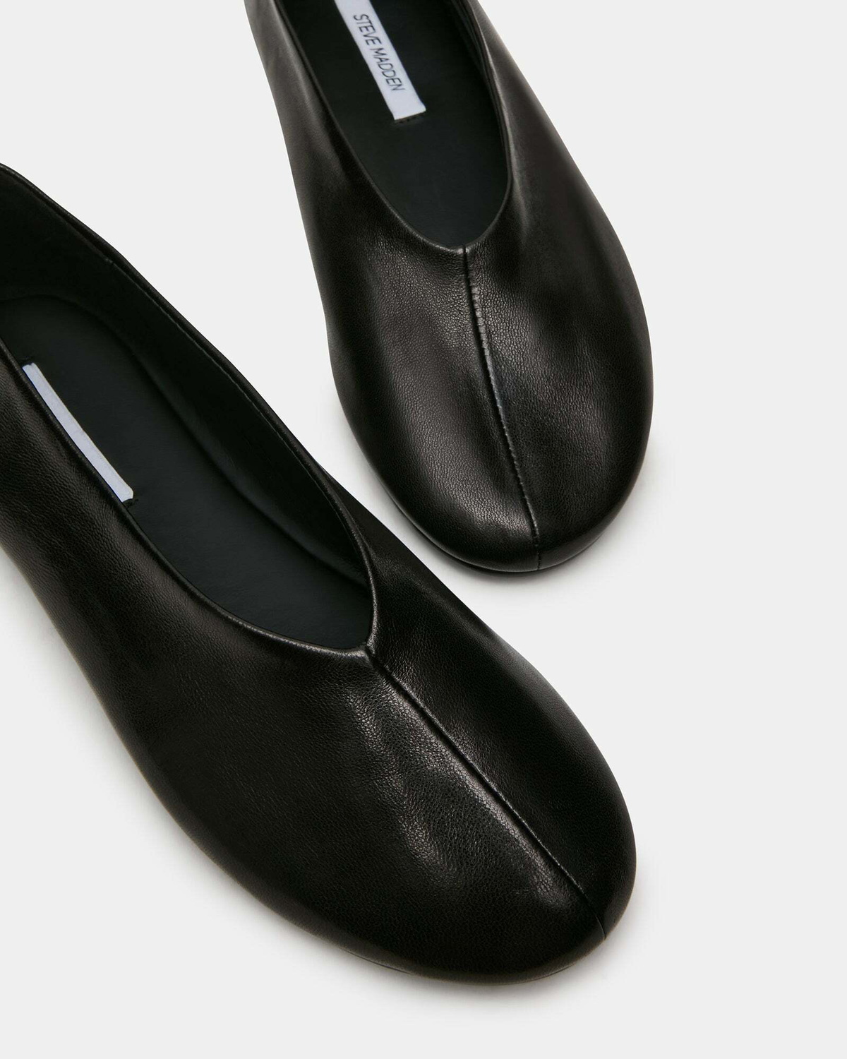 Steve Madden Cyntra Flats in Black