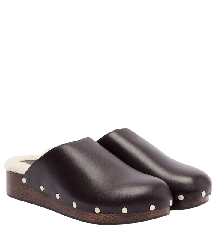 Photo: Le Monde Béryl Agnes studded leather mules