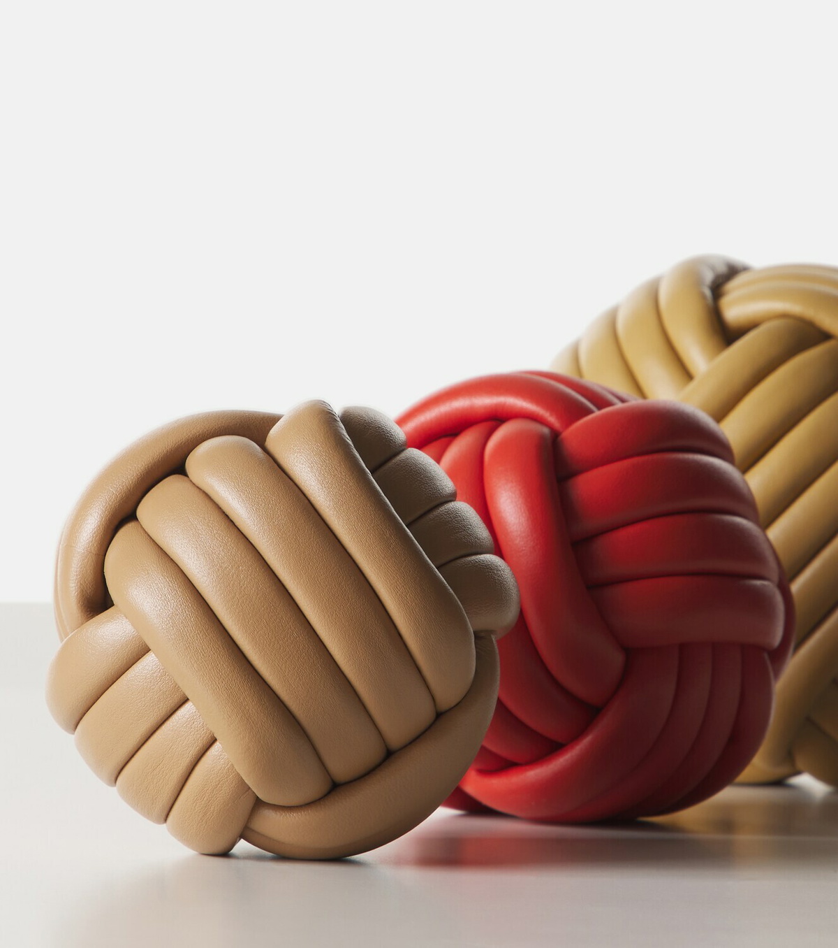 Giobagnara Nodo leather paperweight
